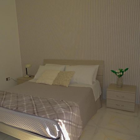 Dolphin House Apartment Помпей Екстериор снимка